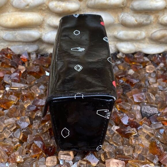 Lulu Guiness Black/Red Sunglasses/Glasses Case w/Cleaning Cloth. EUC! Luxury - Picture 8 of 9